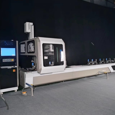 Máquina de perforação CNC, fresagem, tapping, corte, acabamento, fresagem em perfis de alumínio, centro de usinagem CNC com 4 eixos controlados