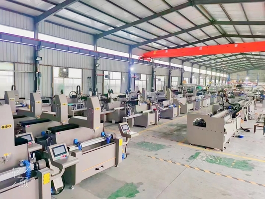Profil de alumínio Centros de usinagem CNC Máquina de fresagem automática de perfuração CNC que trabalha com comprimento de 3000 mm