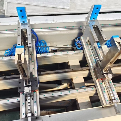 Perfil de alumínio de 7000 mm 4 eixos Centro de usinagem CNC Perfuração automática Fresagem de furos em perfil de alumínio