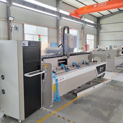 3+1 Eixo CNC Centro de usinagem de perfis de alumínio para fabricação de paredes de cortina