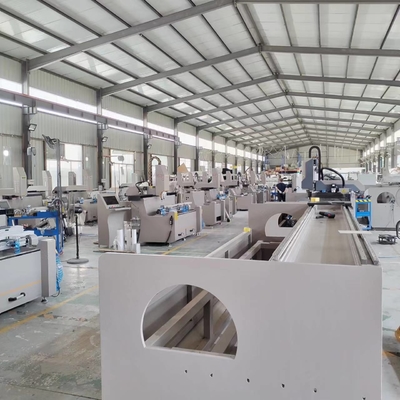Perfil de alumínio Centros de usinagem CNC Mudança automática de ferramentas para trabalhar com comprimento de 3000 mm