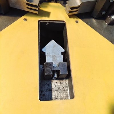 Máquina de combinar para porta de janela de alumínio