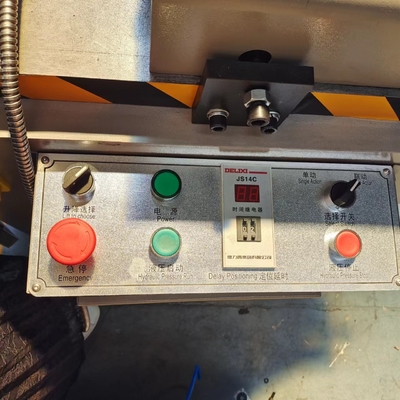 Máquina de combinar ângulos de perfis de janelas de tipo hidráulico de trabalho pesado Para puxnhing ângulo de alumínio