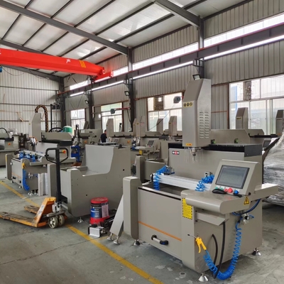 Máquina de perforação CNC 18000/min Máquina automática de fabricação de portas de alumínio