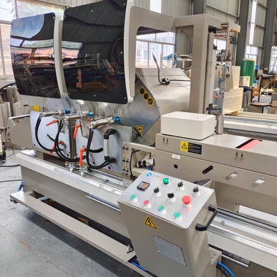 Display Digital Double Head Mitre Saw Com lâmina de serra de diâmetro 600mm cortando 45 e 90 graus