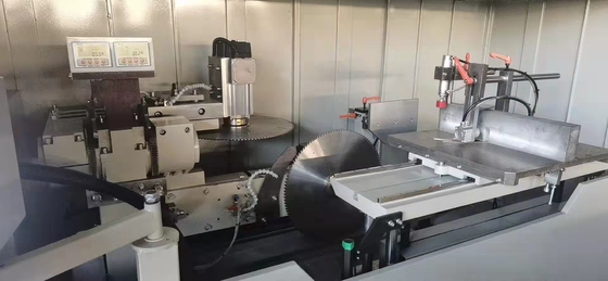 Máquina de corte de perfis de alumínio para parede de cortina de 200 mm