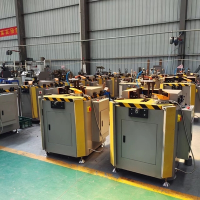 Máquina de combinar ângulo de cabeça única Máquina de enrolar para moldura de janela de alumínio