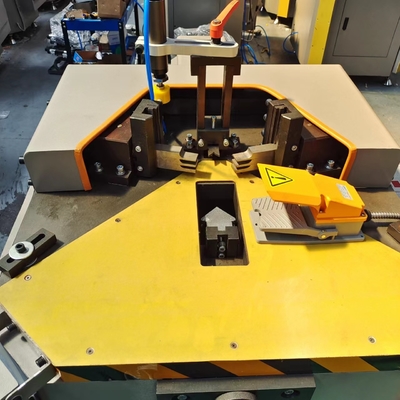 Máquina de combinar ângulo de cabeça única Máquina de enrolar para moldura de janela de alumínio