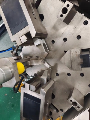 Máquina automática de trituração de quatro cabeças para a fabricação de janelas de alumínio