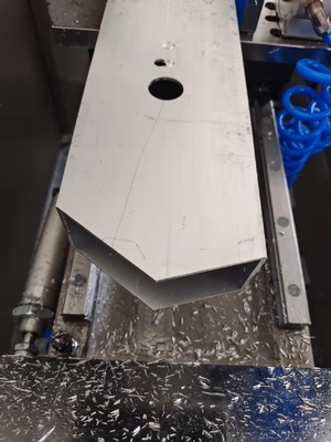 Pequena máquina de perfurar CNC de abertura de janela de alumínio com comprimento de processamento 1200 mm