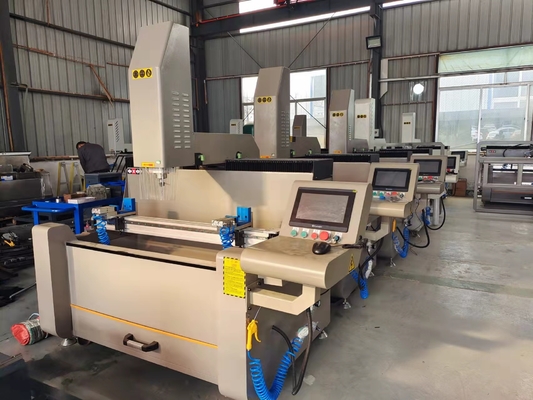 Pequena máquina de perfurar CNC de abertura de janela de alumínio com comprimento de processamento 1200 mm