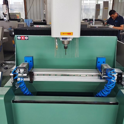 Pequeno roteador automático de cópia CNC de 800 mm, perfuração e fresagem para portas e janelas, móveis minimalistas, armários de vinhos