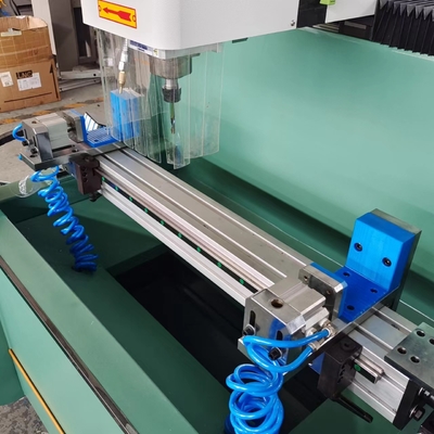 Pequeno roteador automático de cópia CNC de 800 mm, perfuração e fresagem para portas e janelas, móveis minimalistas, armários de vinhos