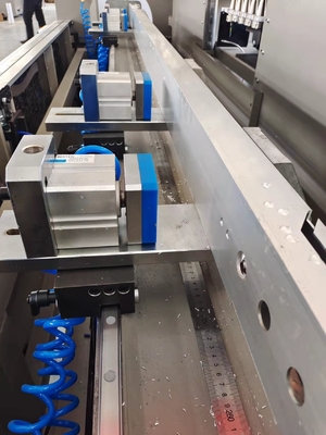 2.6m Alumínio Portas e janelas Máquinas de fabricação CNC centro de fresagem