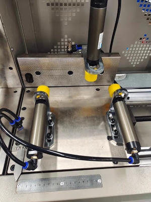 Máquina automática de corte de conector de canto de serrada de CNC para janela de alumínio com 500 chapas de serra