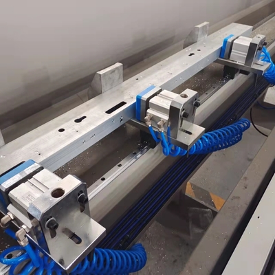 China Fábrica Weike Maquinaria Fornecimento 3 + 1 eixo CNC máquina de fresagem de perfuração mesa de trabalho pode girar +-90 graus