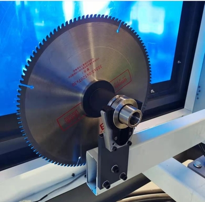 Centro de usinagem CNC de 5 eixos para perfis industriais de alumínio com 12 revistas de ferramentas para perfuração, fresagem e corte