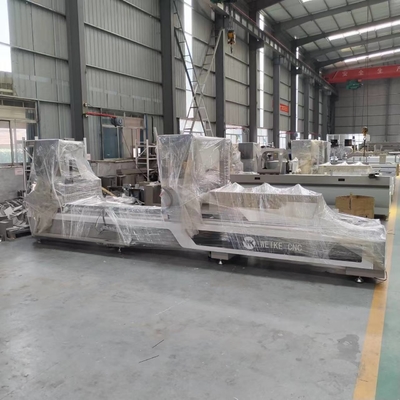 Máquina de corte de duas cabeças controlada por CNC, com serras de 550′, especial para perfis de alumínio