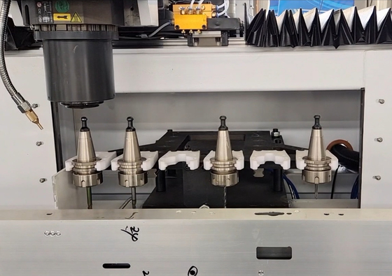 3200mm 3000mm Alumínio UPVC Vertical Spindle CNC Machining Center máquina de fabricação de parede de cortina de porta de janela
