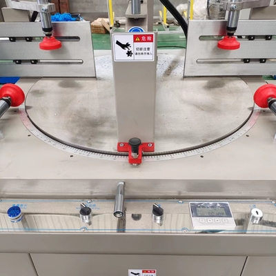 Máquina de porta de janela de alumínio de cabeça única com qualquer ângulo de corte