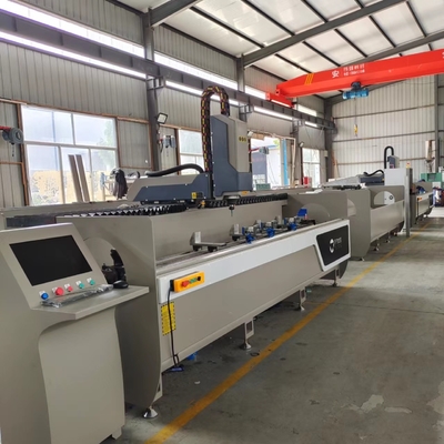 Máquina CNC para fazer furos e fresagem de portas e janelas de alumínio