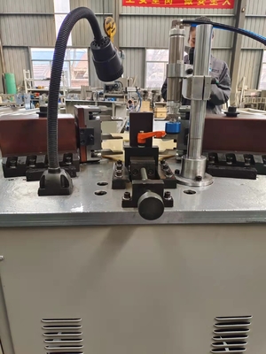 Profil de alumínio Corner Crimping Machines Corner Automatic Combinando função posição frontal para cima e para baixo fácil de descolar