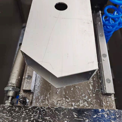 máquina de trituração de alumínio do CNC de 3 linhas centrais de 500mm para o perfil de alumínio
