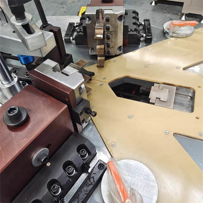 Máquina de desmontagem de esquina de janela de alumínio síncrona Tipo de levantamento